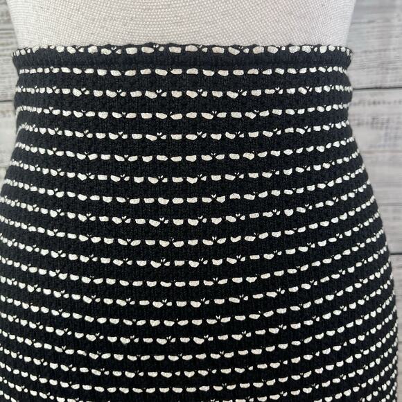 St John Skirt size 12 Black White Woven Wool Tweed Straight Knee Stretch Knee - Picture 4 of 9